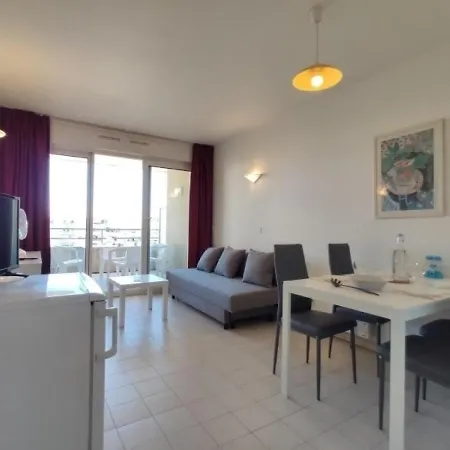 Appartement Juan Les Pins, 2 Pièces, 4 Personnes - Fr-1-252-164 Antibes