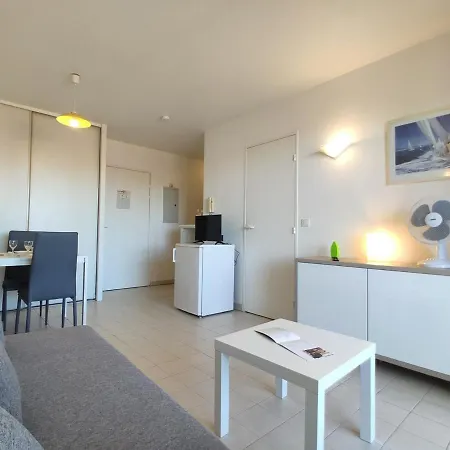 2 Pieces Avec Piscine, Terrasse Et A 400m De La Plage A - Fr-1-252-164 Antibes