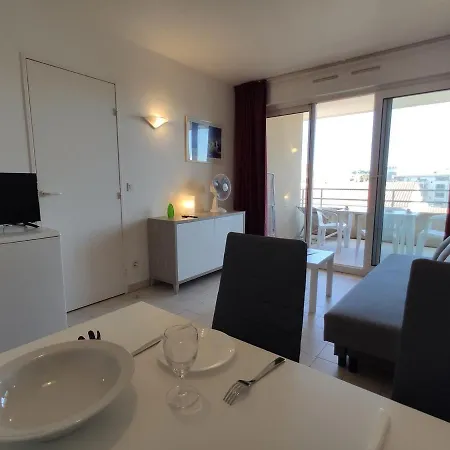 2 Pieces Avec Piscine, Terrasse Et A 400m De La Plage A - Fr-1-252-164